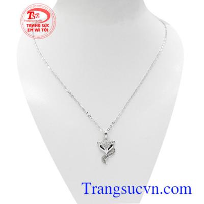 Bộ dây hồ ly vàng trắng quý phái với sự kết hợp độc đáo, mang lại nét trẻ trung, xinh xắn và thời trang cho người đeo