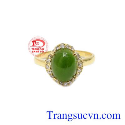 Nhẫn cẩm thạch bình an được chế tác từ vàng 14k bền đẹp và ngọc nepherite thiên nhiên.
