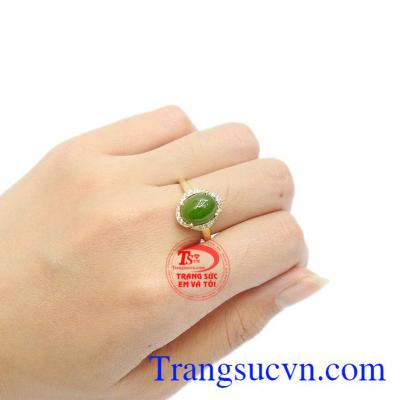 Nhẫn cẩm thạch hợp mệnh thích hợp làm quà tặng cho người thân và bạn bè.