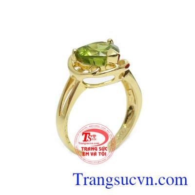 Nhẫn nữ peridot hoàng gia là sản phẩm nhẫn nữ vàng tây đẹp được thiết kế 3D sang trọng, tinh tế