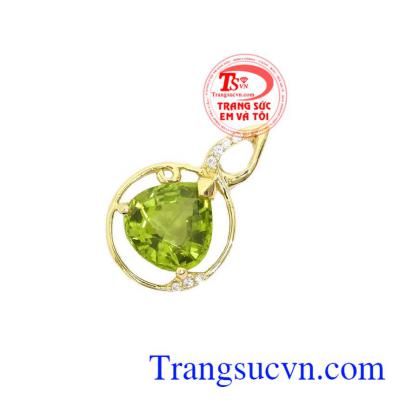 Đá peridot thiên nhiên giúp mang lại may mắn, sức khỏe cho người đeo