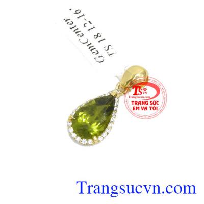 Đá peridot thiên nhiên mang lại nhiều may mắn, sức khỏe cho người đeo