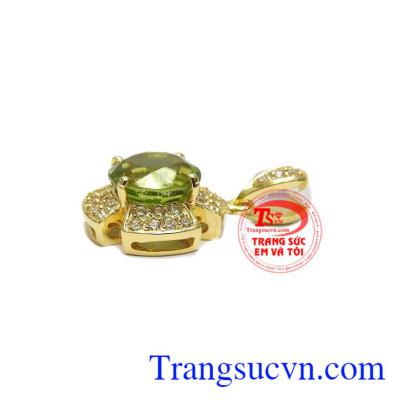 Mặt dây vàng gắn đá tự nhiên, chất lượng vàng đảm đeo bền đẹp sáng bóng, tinh tế và sang trọng dành cho phái đẹp