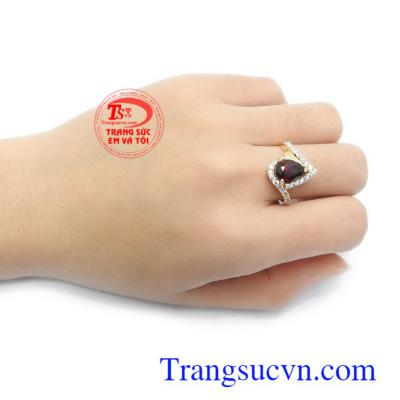 Mọi người thường dùng sản phẩm có đính đá Granat với lời chúc thêm sung túc, bình an và may mắn