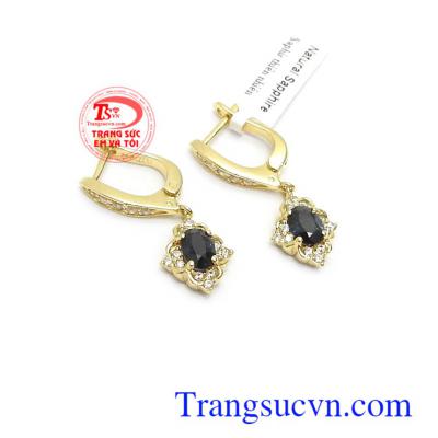 Hoa tai Sapphire 14k may mắn là biểu tượng cho tình yêu, niềm vui, sự giàu có và trung thực, phù hợp làm quà tặng cho người yêu thương những dịp ý nghĩa