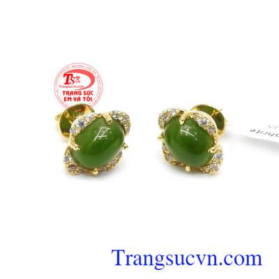 Ngọc bích Nephrite trong phong thủy có tác dụng mang lại may mắn, sự giàu sang, thịnh vượng, sự nghiệp cho người đeo, là món quà tặng ý nghĩa cho người yêu thương