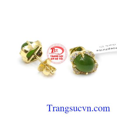 Hoa tai ngọc bích bình an phù hợp phong cách thời trang phái đẹp