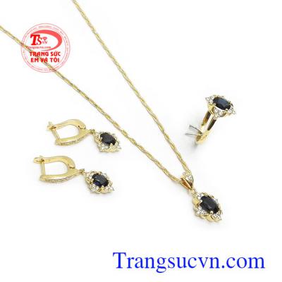 Trang sức bộ gắn đá quý thiên nhiên tôn lên nét quý phái, thanh lịch và thời trang cho phái đẹp