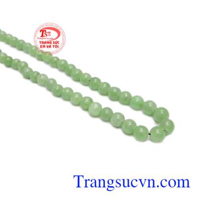 Chuỗi cổ sang trọng và vô cùng quý phái sẽ thích hợp làm quà tặng cho mẹ và bà.