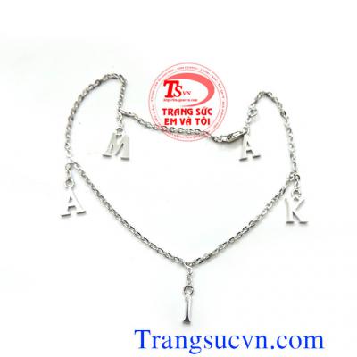 Lắc chữ vàng trắng chữ theo yêu cầu, với thiết kế riêng biệt dành cho người đeo cảm giác tự tin, sang trong và quý phái khi đeo Lắc chữ vàng trắng đảm bảo chất lượng vàng, Lắc chữ vàng trắng bảo hành chu đáo