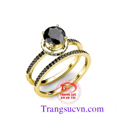 Nhẫn cưới saphir đẹp Nhẫn cưới saphir đẹp Loại sản phẩm: Nhẫn cưới saphir đẹp Thương hiệu: Trang Sức Em Và Tôi Kiểu chế tác: Nhẫn cưới vàng 18k 75%Au sapphire thiên nhiên đẹp