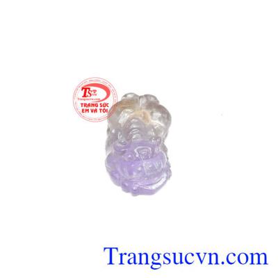 Tỳ hưu màu tím thạch anh được chạm khắc từ thạch anh tím thiên nhiên.
