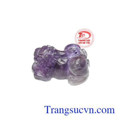 Thạch anh tím thiên nhiên giúp cải thiện giấc ngủ, tăng cường trí nhớ và mang đến thịnh vượng cho người dùng.