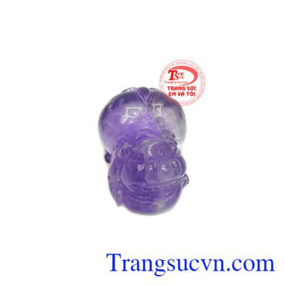 Tỳ hưu ông thạch anh được chạm khắc từ thạch anh tím thiên nhiên.