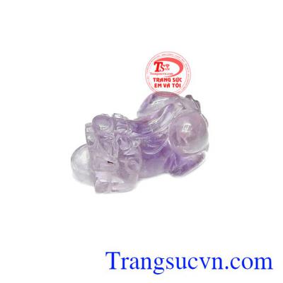 Thạch anh tím thiên nhiên có tác dụng giúp người dùng ngủ ngon, an giấc, tăng cường trí nhớ và mang đến sự bình an.