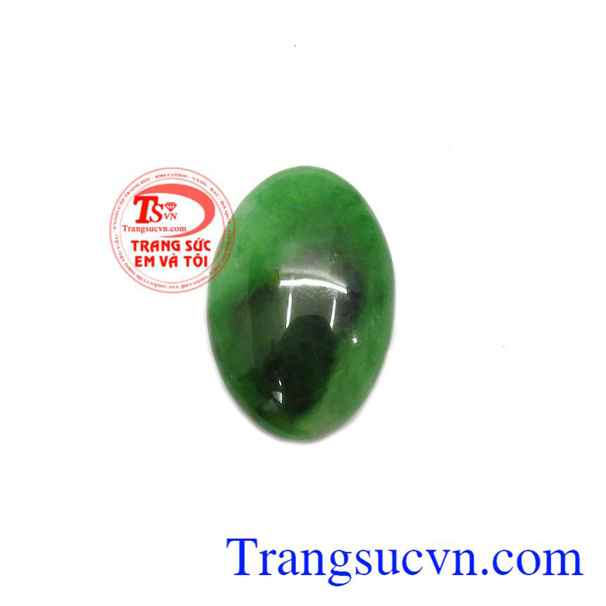 Mặt ngọc cẩm thạch Jadeite là sản phẩm ngọc cẩm thạch thiên nhiên được nhiều người ưa thích làm mặt dây chuyền, mặt nhẫn