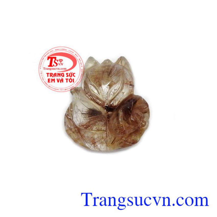 Hồ ly ôm hoa xinh xắn