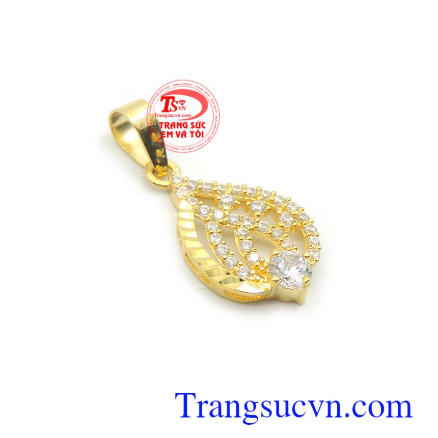 Mặt dây chuyền vàng 10k xinh xắn rất được phái đẹp ưa chuộng, là món quà tặng tuyệt vời trong những dịp ý nghĩa