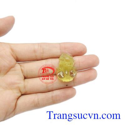 Tỳ hưu thạch anh vàng mang đến cho người dùng sự may mắn, bình an và tài lộc.