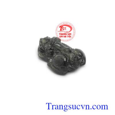Tỳ hưu sapphire phong thủy có tác dụng chiêu tài lộc, may mắn và bình an cho chủ nhân, là linh vật được ưa chuộng bậc nhất trong phong thủy
