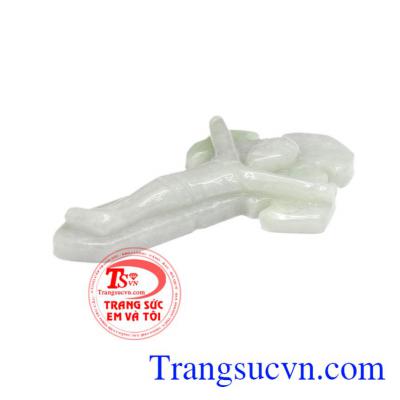 Thánh giá ngọc thiên nhiên được chế tác từ ngọc cẩm thạch đẹp.