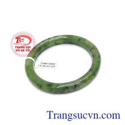 Vòng tay ngọc cẩm thạch đẹp quý được xem như là món trang sức bảo vật của thời xưa