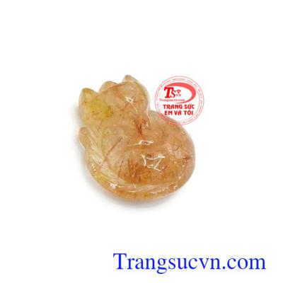 Mặt hồ ly thạch anh tóc may mắn có tác dụng kết nối nhân duyên, thúc đẩy sự hài hòa trong các mối quan hệ và tăng vận may tài lộc, mang lại nhiều may mắn, tài lộc và của cải cho người đeo