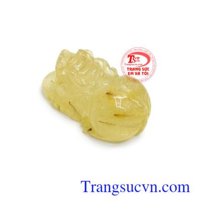 Mặt tỳ hưu thạch anh tóc cát khí là linh vật có tác dụng chiêu tài lộc, may mắn và bình an cho người đeo, phù hợp làm mặt dây chuyền, mặt nhẫn đeo hợp thời trang và phong thủy.