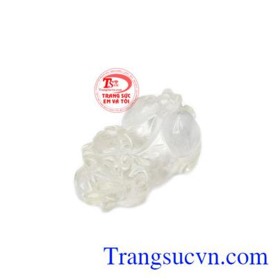 Sản phẩm có thể kết hợp cùng vàng hoặc bạc để làm mặt dây.