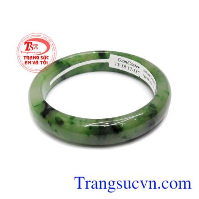 Bởi vậy không lẽ gì cẩm thạch đã được sử dụng rất nhiều trong chế tác trang sức phục vụ vua chúa