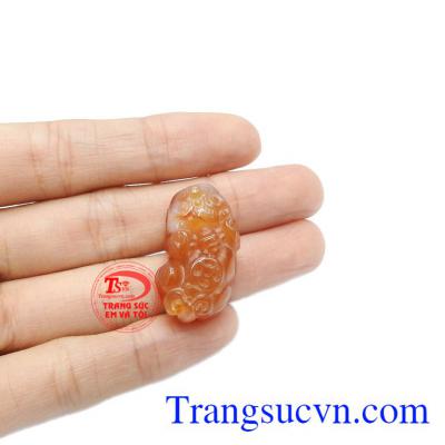 Tỳ hưu mã não thích hợp bọc vàng hoặc bạc để làm mặt dây. 