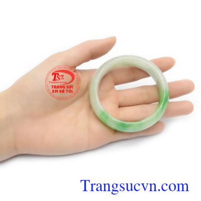 Vòng ngọc cẩm thạch thiên nhiên màu sắc tinh tế, thời trang và phong thủy