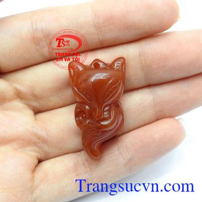 Từ ý nghĩa ngọt ngào đó mà mà công nghệ chế tác trang sức đã điêu khắc nên sản phẩm hồ ly mã não với mong muốn gắn kết và nuôi dưỡng tình yêu