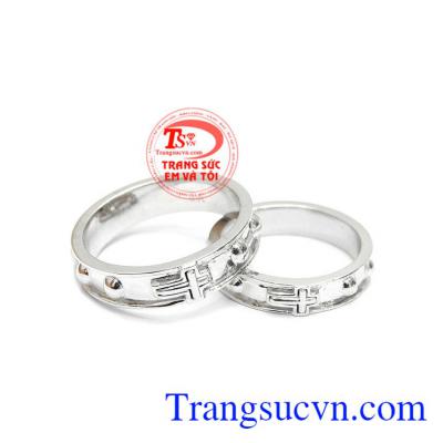 Nhẫn đôi tràng hạt vàng trắng là sản phẩm từ vàng 14k đẹp, sáng bóng với công nghệ 3D tiên tiến đẹp đến từng chi tiết