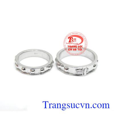 Sản phẩm nhẫn đôi vô cùng trẻ trung, thích hợp cho các cặp đôi yêu thích sự trẻ trung và năng động