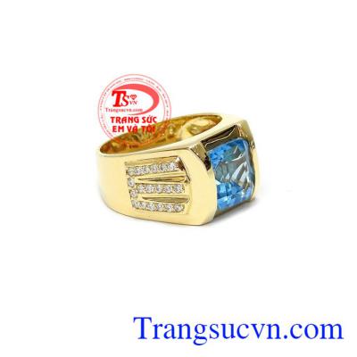 Sản phẩm được thiết kế tì mỉ, đính đá Cubic Circonia hai bên nhẫn sang trọng