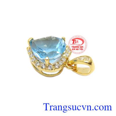 Sản phẩm là sự kết hợp hài hòa giữa đá topaz thiên nhiên và vàng tây 14k bền đẹp.