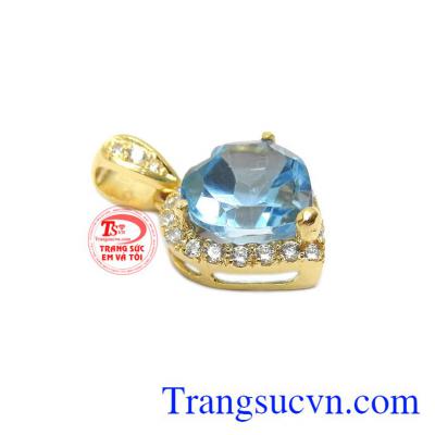 Mặt dây topaz tình yêu được chế tác rất tinh tế và đẹp mắt.