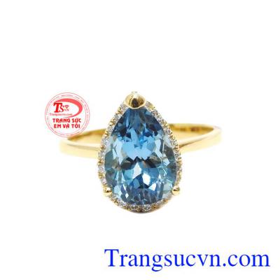 Nhẫn nữ topaz quyến rũ được chế tác theo hình giọt nước hiện đại và rất phong cách.