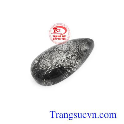 Ngoài ra, thạch anh tóc đen còn giúp người đeo hoà đồng với mọi người, xoá đi sự sợ hãi, gặp được nhiều may mắn, vui vẻ và luôn lạc quan