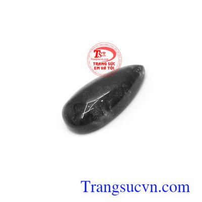 Người thường xuyên mang bên mình đá thạch anh tóc đen sẽ giúp mang đến vận may, tài lộc và sự bình an