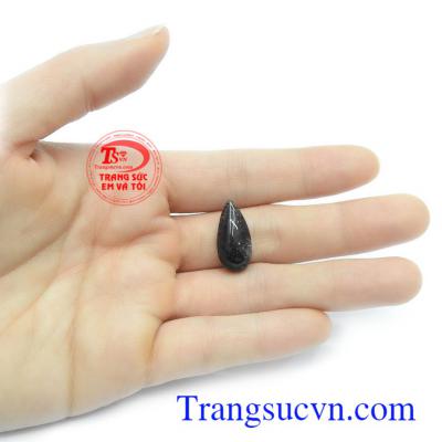 Thạch anh tóc đen là viên đá hộ thân mạnh mẽ giúp bạn phòng tránh vẩn khí và sự quấy nhiễu của các hư khí xung quanh