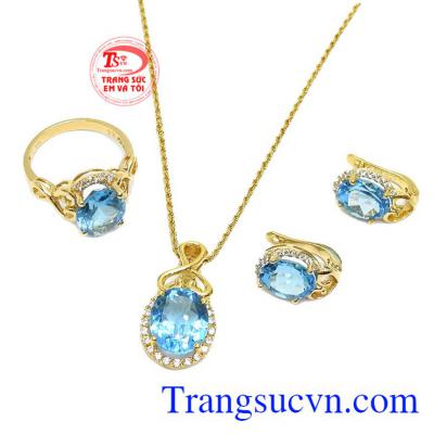 Bộ trang sức nữ topaz đẹp được kết hợp từ mặt dây, hoa tai và nhẫn .