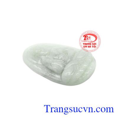 Sản phẩm được chạm khắc theo hình phật A Di Đà tượng trưng cho sự bình an, thông minh và may mắn