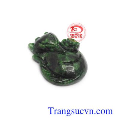 Mặt Hồ ly phỉ thúy hạnh phúc với Hồ ly là biểu tượng cho sắc đẹp, sự khôn khéo và quyền lực, sở hữu hồ ly bên mình sẽ giúp chủ nhân gặp nhiều may mắn trong tình duyên, khôn khéo trong giao tiếp