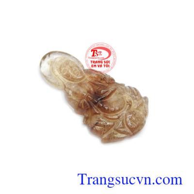 Phật Bà thạch anh tóc tài lộc là biểu tượng của sự bình an, lòng thánh thiên, bác ái, hướng phật, đem tới sự may mắn cho người đeo, là lá bùa hộ mệnh cho mỗi người