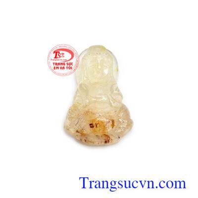 Mọi người thường đeo dây chuyền mặt Phật Quan Âm lên cổ với ước muốn để cầu bình an, loại trừ các điều rủi ro, đau khổ, thể hiện lòng thành kính hướng phật