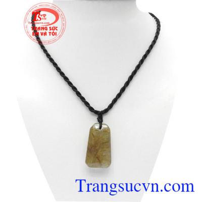 Mặt dây thạch anh tóc hưng thịnh là được chế tác từ đá thạch anh thiên nhiên, là tinh hoa từ thiên nhiên ban tặng