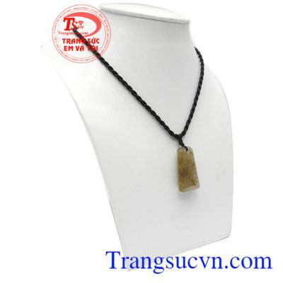 Mặt dây thạch anh tóc hưng thịnh là loại đá nhiều năng lượng giúp cho con người có tinh thần sảng khoái, lạc quan, yêu đời hơn