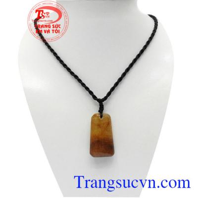 Mặt dây thạch anh tóc nâu vàng là sản phẩm đá thạch anh tóc thiên nhiên